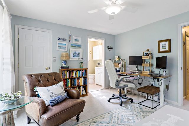 195 Falmouth Road APT 3F, Mashpee, MA 02649
