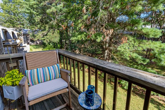 195 Falmouth Road APT 3F, Mashpee, MA 02649