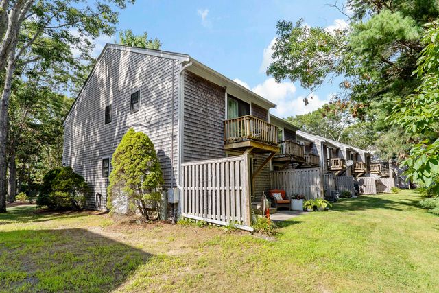 195 Falmouth Road APT 3F, Mashpee, MA 02649