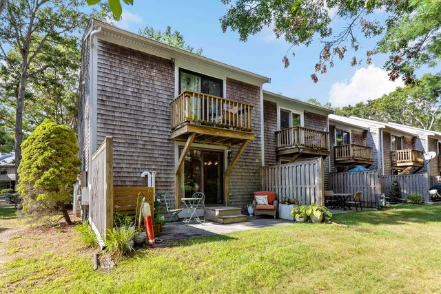 195 Falmouth Road APT 3F, Mashpee, MA 02649