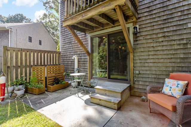 195 Falmouth Road APT 3F, Mashpee, MA 02649