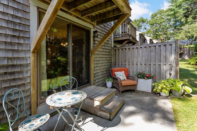 195 Falmouth Road APT 3F, Mashpee, MA 02649