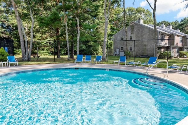 195 Falmouth Road APT 3F, Mashpee, MA 02649