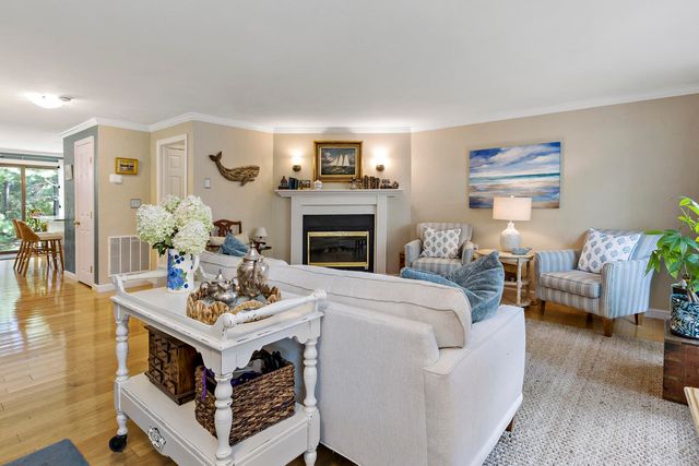 195 Falmouth Road APT 3F, Mashpee, MA 02649