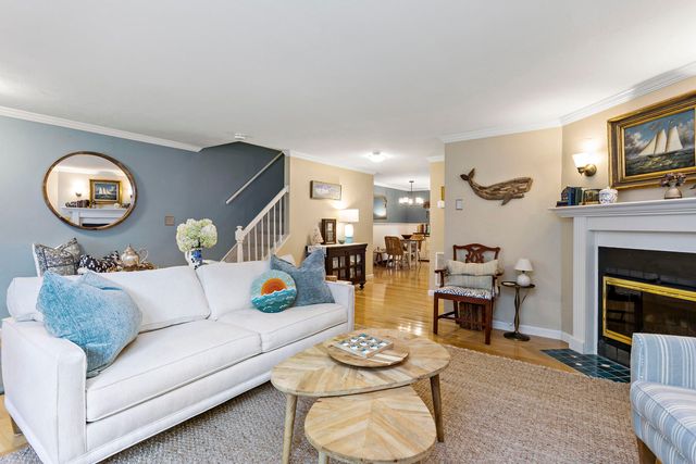 195 Falmouth Road APT 3F, Mashpee, MA 02649