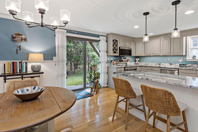 195 Falmouth Road APT 3F, Mashpee, MA 02649