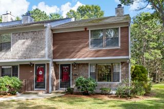 195 Falmouth Road APT 3F, Mashpee, MA 02649