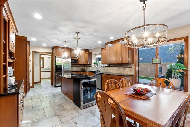 1009 Highpoint Drive, Springboro, OH 45066