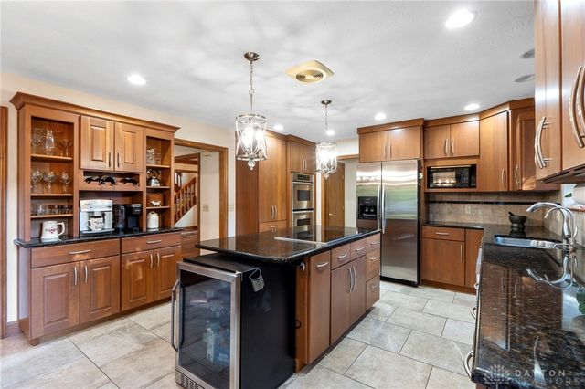 1009 Highpoint Drive, Springboro, OH 45066