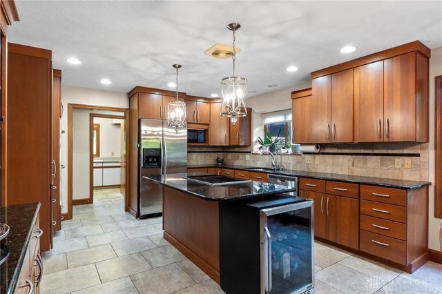 1009 Highpoint Drive, Springboro, OH 45066