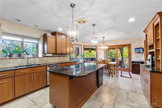 1009 Highpoint Drive, Springboro, OH 45066