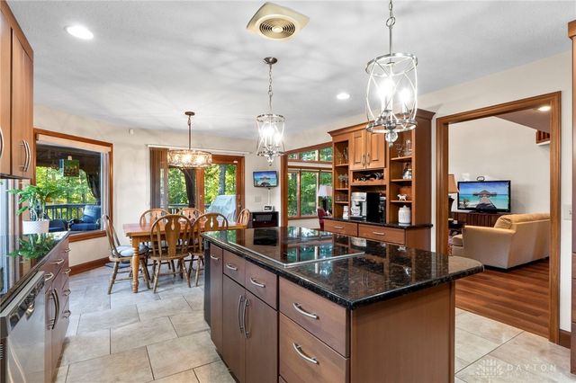 1009 Highpoint Drive, Springboro, OH 45066