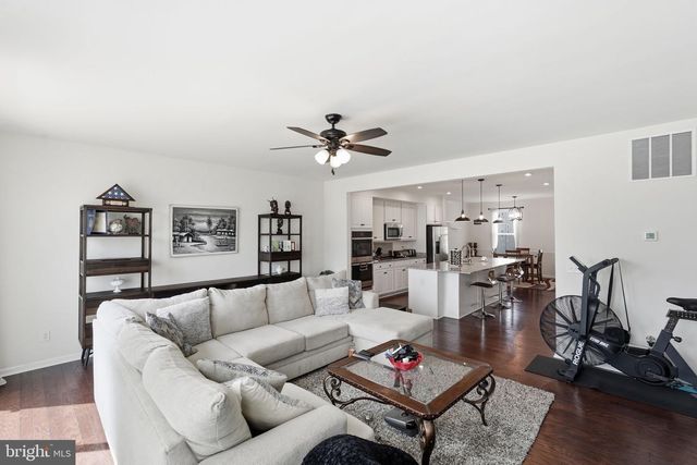 13044 JESSICA GROVE PL, Woodbridge, VA 22192