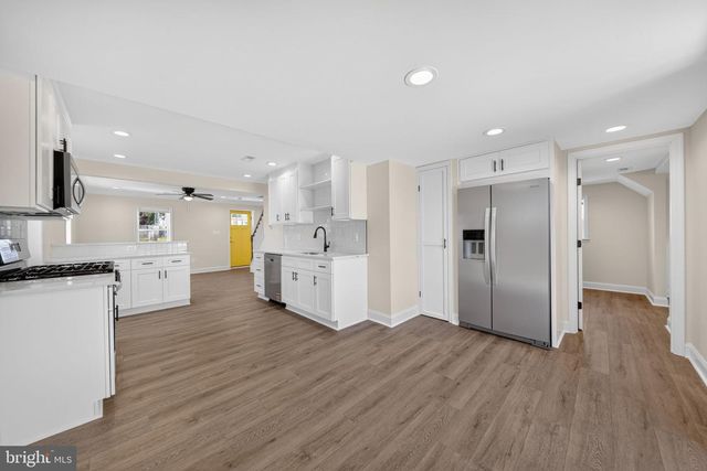 3129 SOLLERS POINT RD, Dundalk, MD 21222