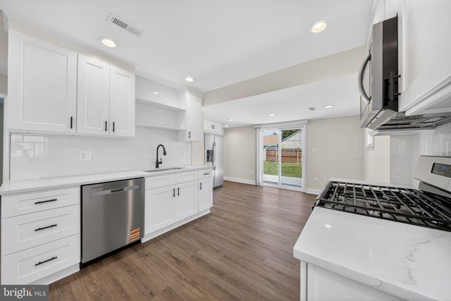 3129 SOLLERS POINT RD, Dundalk, MD 21222