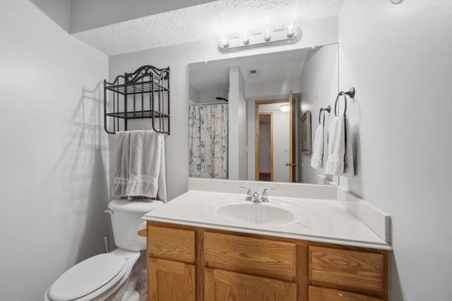 1748 N Basswood Ct, Andover, KS 67002