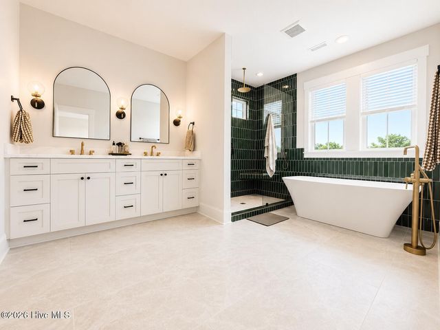 106 Seven Oaks Court, Hampstead, NC 28443