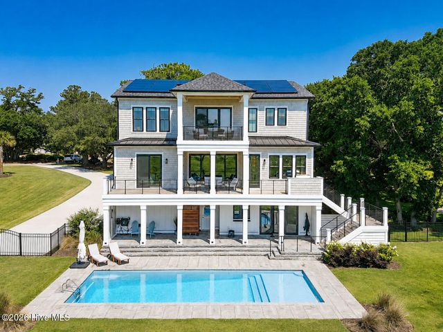 106 Seven Oaks Court, Hampstead, NC 28443