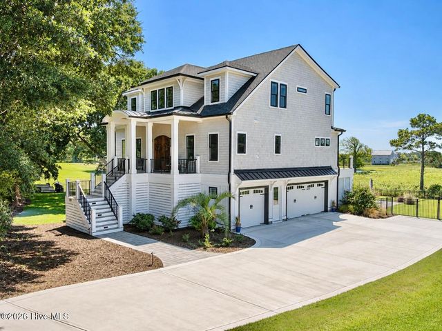 106 Seven Oaks Court, Hampstead, NC 28443