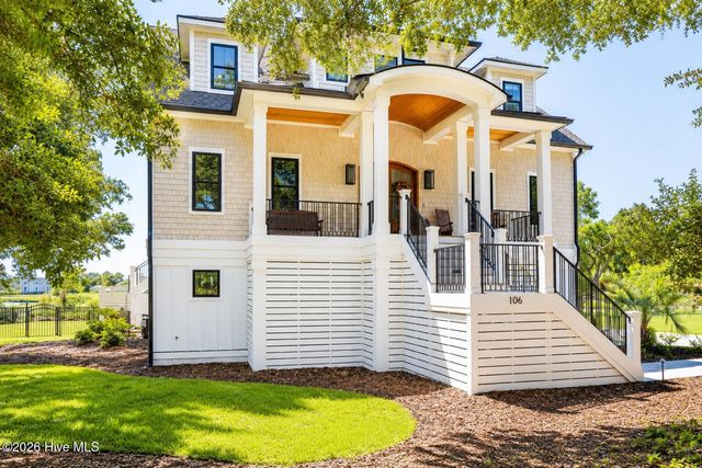 106 Seven Oaks Court, Hampstead, NC 28443