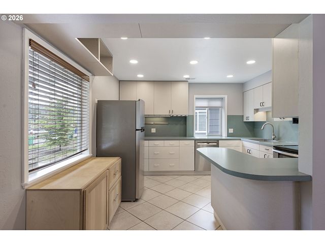 6811 Se 87TH Ave, Portland, OR 97266