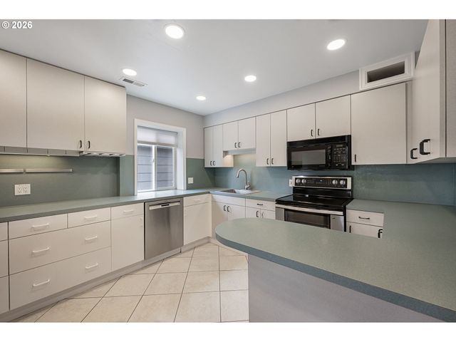 6811 Se 87TH Ave, Portland, OR 97266