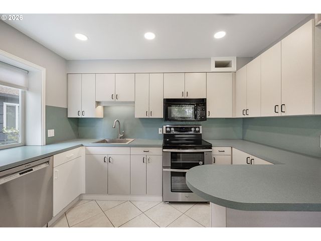 6811 Se 87TH Ave, Portland, OR 97266