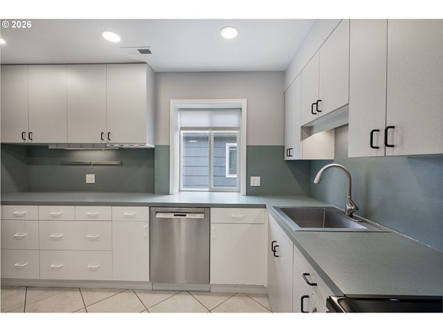 6811 Se 87TH Ave, Portland, OR 97266