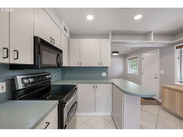 6811 Se 87TH Ave, Portland, OR 97266
