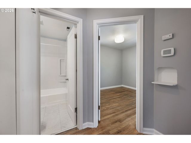 6811 Se 87TH Ave, Portland, OR 97266