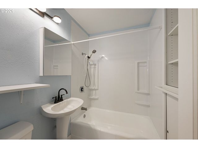 6811 Se 87TH Ave, Portland, OR 97266