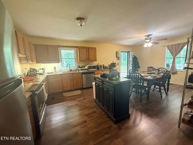 1250 Darrow Ridge Rd, Jamestown, TN 38556