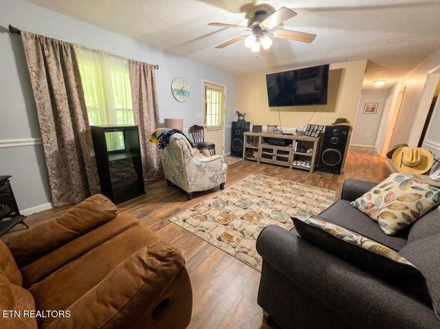 1250 Darrow Ridge Rd, Jamestown, TN 38556