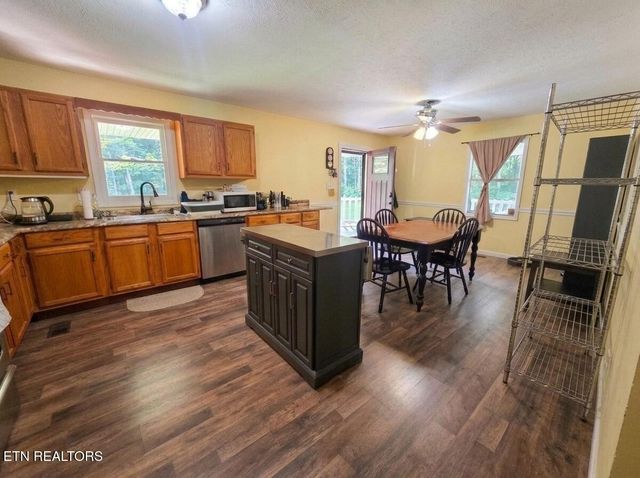1250 Darrow Ridge Rd, Jamestown, TN 38556