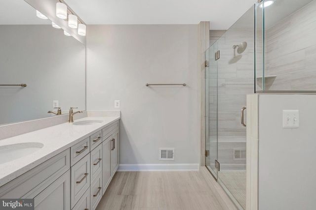 12507 LEAGUE LN, Fairfax, VA 22033