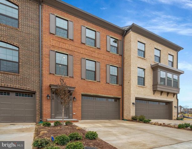 12507 LEAGUE LN, Fairfax, VA 22033