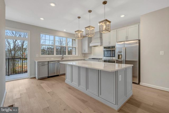 12507 LEAGUE LN, Fairfax, VA 22033