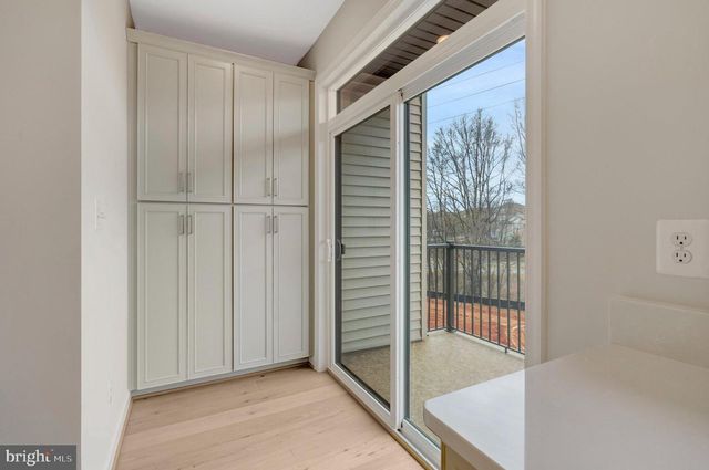 12507 LEAGUE LN, Fairfax, VA 22033