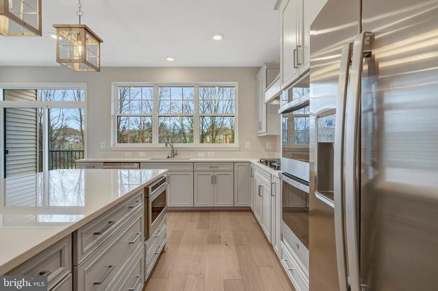 12507 LEAGUE LN, Fairfax, VA 22033