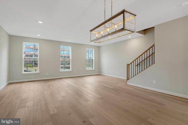 12507 LEAGUE LN, Fairfax, VA 22033