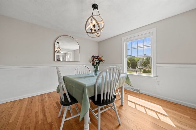 6 Burlwood Ln, Woburn, MA 01801