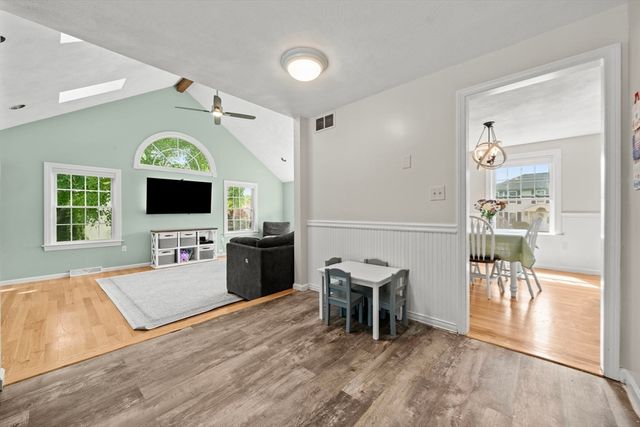 6 Burlwood Ln, Woburn, MA 01801