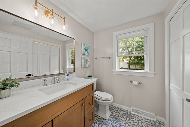 6 Burlwood Ln, Woburn, MA 01801