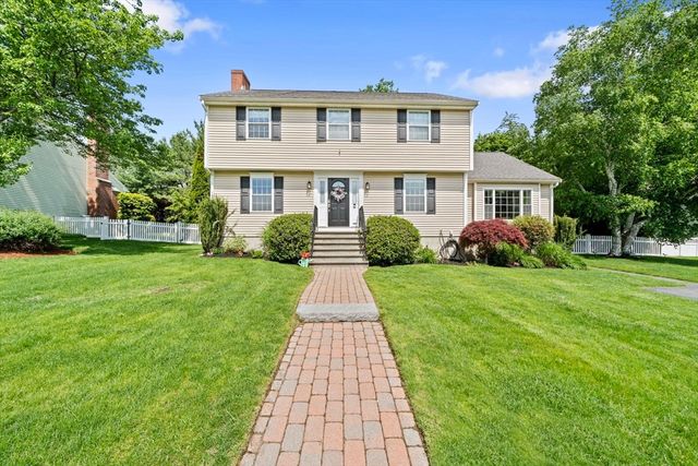 6 Burlwood Ln, Woburn, MA 01801