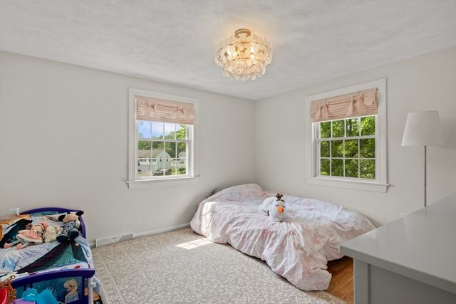 6 Burlwood Ln, Woburn, MA 01801
