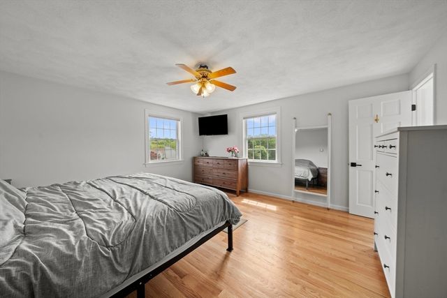 6 Burlwood Ln, Woburn, MA 01801
