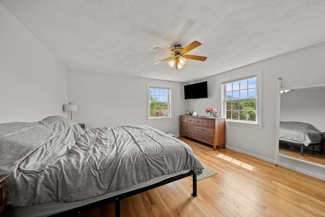 6 Burlwood Ln, Woburn, MA 01801