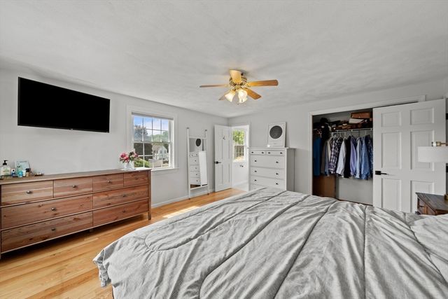 6 Burlwood Ln, Woburn, MA 01801