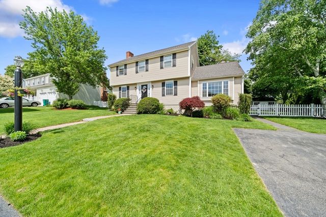6 Burlwood Ln, Woburn, MA 01801