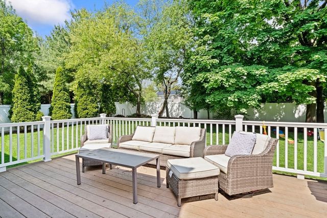 6 Burlwood Ln, Woburn, MA 01801